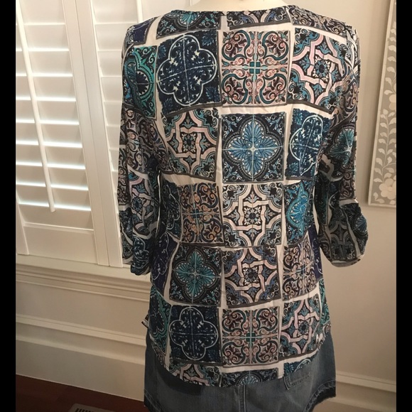 Feathers by Tolani Tie Neck Top in "Tile" Print NWT - Picture 6 of 8